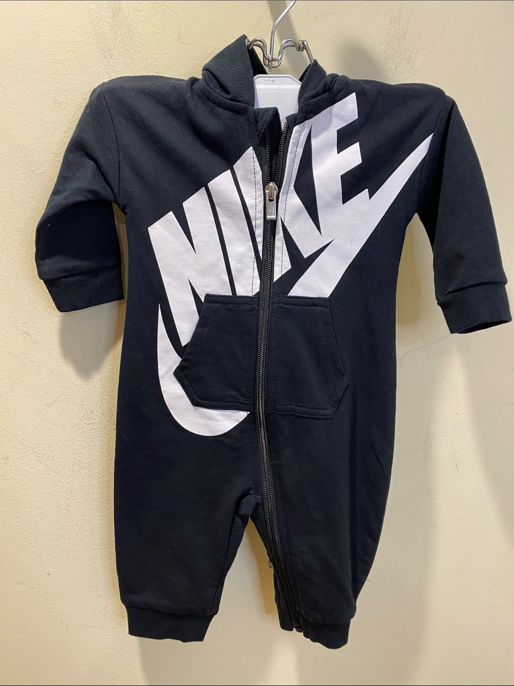 Nike Play All Day Black & White Zip-Up Hooded Baby One-Piece Sz 6-9M